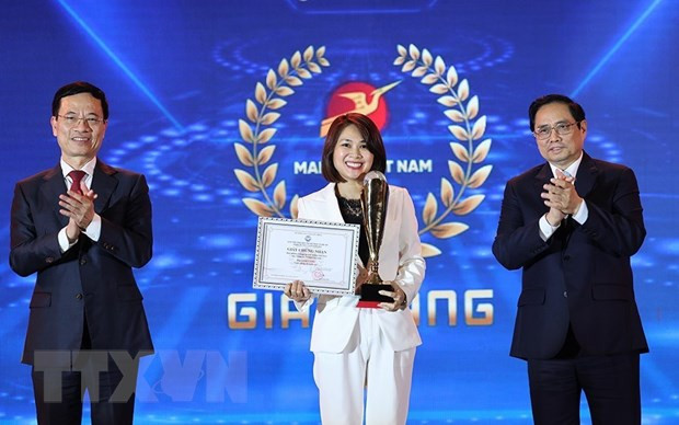 Remise des prix du produit de technologie numérique "Make in Vietnam" 2021 ảnh 1 Remise des prix du produit de technologie numérique "Make in Vietnam" 2021 ảnh 1