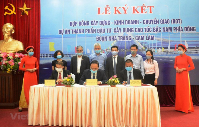 Signature du premier contrat sous forme de PPP pour le projet d’autoroute Nord-Sud ảnh 1 Signature du premier contrat sous forme de PPP pour le projet d’autoroute Nord-Sud ảnh 1