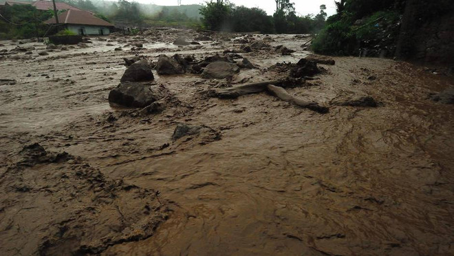 Indonésie : au moins 20 morts et disparus dans un glissement de terrain ảnh 1 Indonésie : au moins 20 morts et disparus dans un glissement de terrain ảnh 1