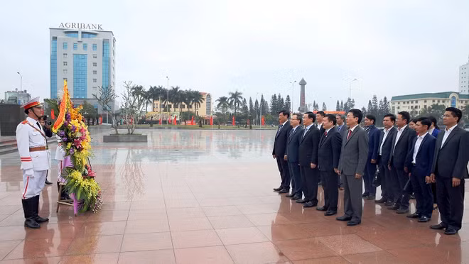 Rendre hommage au feu secrétaire général du PCV Nguyên Van Linh ảnh 1