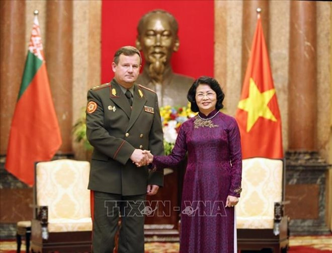 La vice-présidente Dang Thi Ngoc Thinh reçoit le ministre biélorusse de la Défense ảnh 1 La vice-présidente Dang Thi Ngoc Thinh reçoit le ministre biélorusse de la Défense ảnh 1