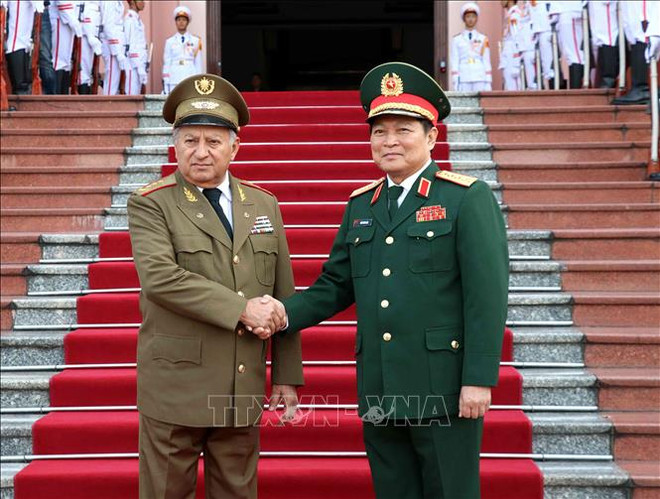 Le ministre des Forces armées révolutionnaires de Cuba en visite au Vietnam ảnh 1 Le ministre des Forces armées révolutionnaires de Cuba en visite au Vietnam ảnh 1