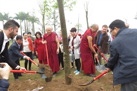Une cérémonie de plantation d’arbres pour un Hanoi plus vert et plus propre ảnh 2 Une cérémonie de plantation d’arbres pour un Hanoi plus vert et plus propre ảnh 2