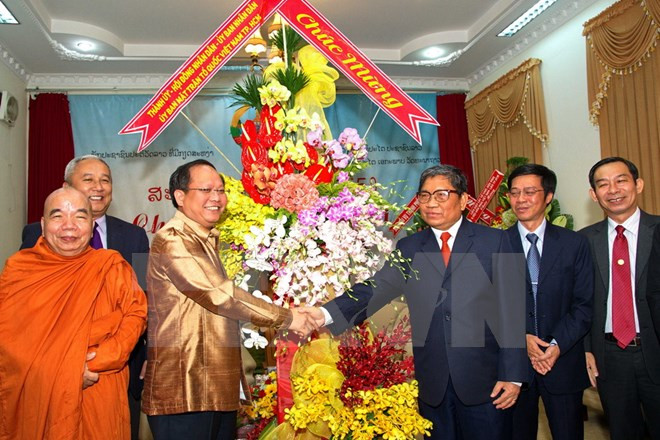 Ho Chi Minh-Ville félicite le Laos et le Cambodge pour le Nouvel An ảnh 1 Ho Chi Minh-Ville félicite le Laos et le Cambodge pour le Nouvel An ảnh 1