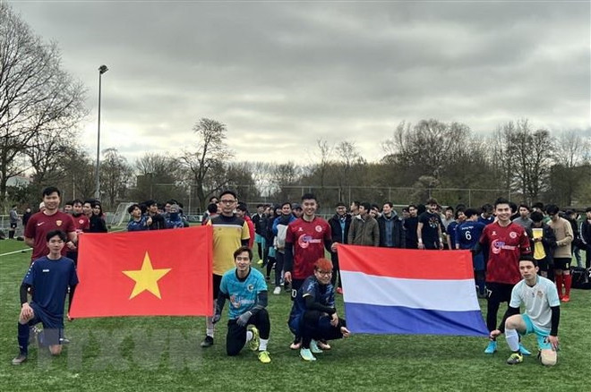 Tournoi sportif à Amsterdam à l’occasion du 50e anniversaire des relations Vietnam-Pays-Bas ảnh 1 Tournoi sportif à Amsterdam à l’occasion du 50e anniversaire des relations Vietnam-Pays-Bas ảnh 1