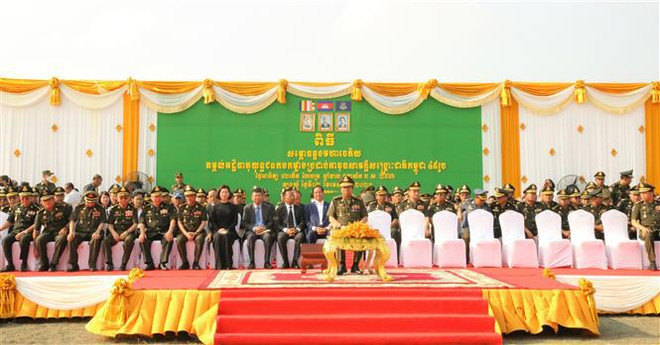 Inauguration d'une tour funéraire pour les martyrs des forces armées unies du Cambodge ảnh 1