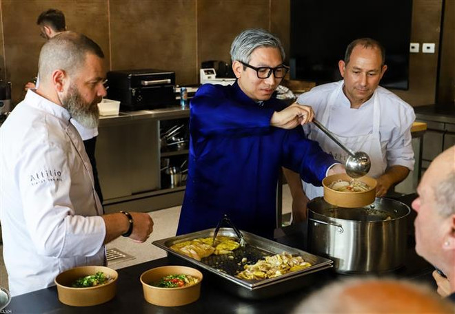 Le "pho" vietnamien séduit des convives en Israël ảnh 2 Le "pho" vietnamien séduit des convives en Israël ảnh 2
