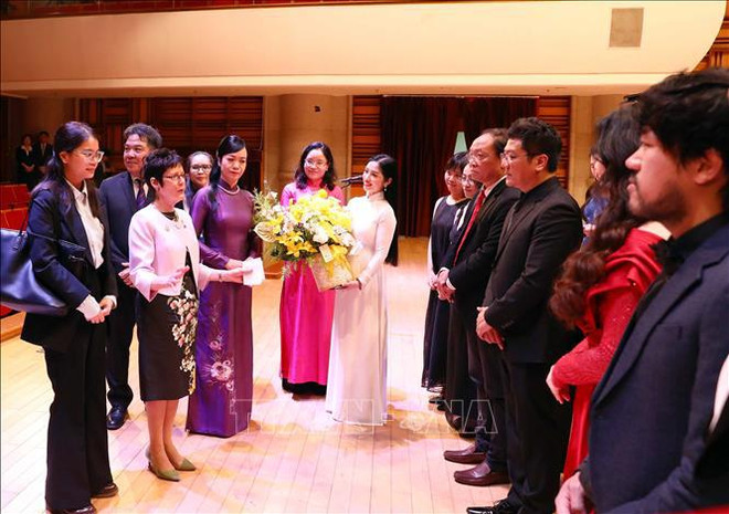 L'épouse du gouverneur général australien visite l'Académie nationale de musique ảnh 2 L'épouse du gouverneur général australien visite l'Académie nationale de musique ảnh 2