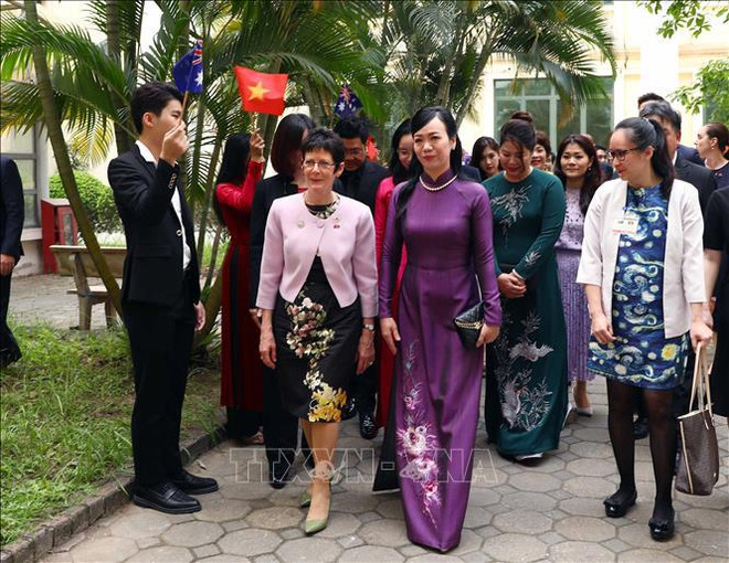 L'épouse du gouverneur général australien visite l'Académie nationale de musique ảnh 1 L'épouse du gouverneur général australien visite l'Académie nationale de musique ảnh 1