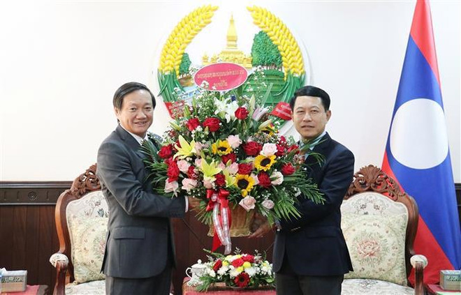 L'ambassadeur vietnamien formule ses vœux à l’occasion du Nouvel An du Laos ảnh 1