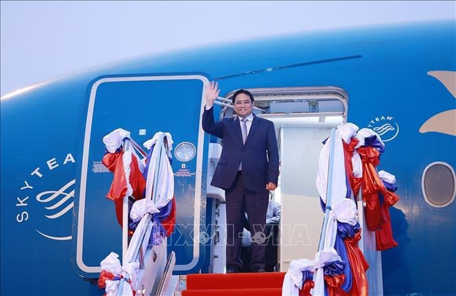 Le PM Pham Minh Chinh arrive au Laos pour le 4e sommet de la Commission du Mékong ảnh 1 Le PM Pham Minh Chinh arrive au Laos pour le 4e sommet de la Commission du Mékong ảnh 1