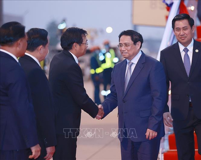 Le PM Pham Minh Chinh arrive au Laos pour le 4e sommet de la Commission du Mékong ảnh 2 Le PM Pham Minh Chinh arrive au Laos pour le 4e sommet de la Commission du Mékong ảnh 2