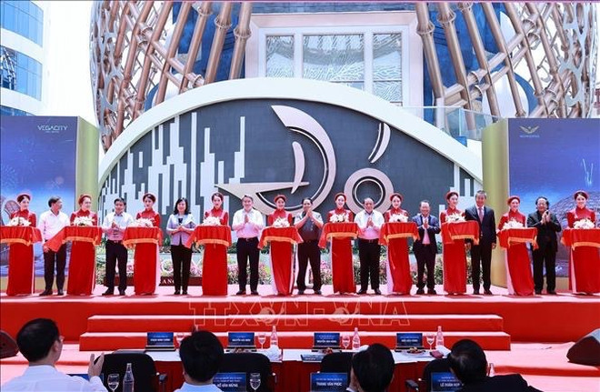 Le PM rend visite à plusieurs établissements de Khanh Hoa ảnh 3 Le PM rend visite à plusieurs établissements de Khanh Hoa ảnh 3