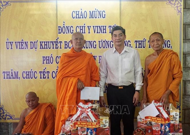 Chol Chnam Thmay: le Comité des affaires ethniques adresse ses vœux aux Khmers à An Giang ảnh 1 Chol Chnam Thmay: le Comité des affaires ethniques adresse ses vœux aux Khmers à An Giang ảnh 1