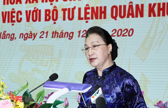 La présidente de l’AN du Vietnam visite le commandement de la 5e zone militaire ảnh 1 La présidente de l’AN du Vietnam visite le commandement de la 5e zone militaire ảnh 1