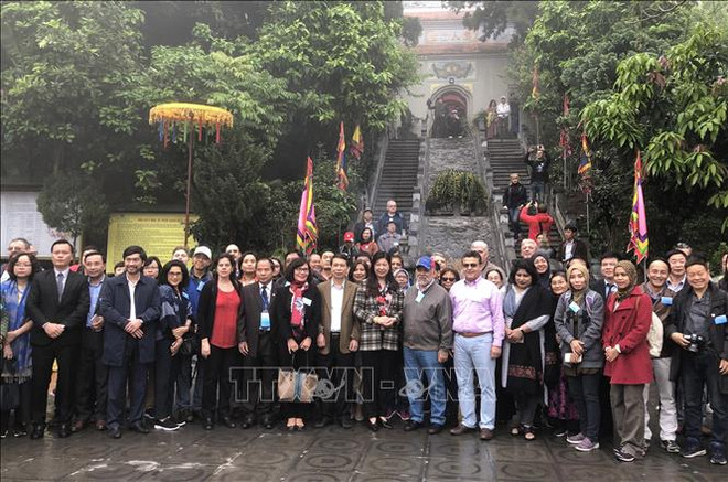 Échange sous le signe de l’amité et des valeurs culturelles de Hanoi ảnh 1 Échange sous le signe de l’amité et des valeurs culturelles de Hanoi ảnh 1