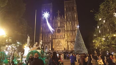 La magie de Noël s’empare de la capitale vietnamienne ảnh 1 La magie de Noël s’empare de la capitale vietnamienne ảnh 1
