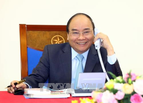 Vietnam-Japon : conversation téléphonique entre les Premiers ministres ảnh 1 Vietnam-Japon : conversation téléphonique entre les Premiers ministres ảnh 1