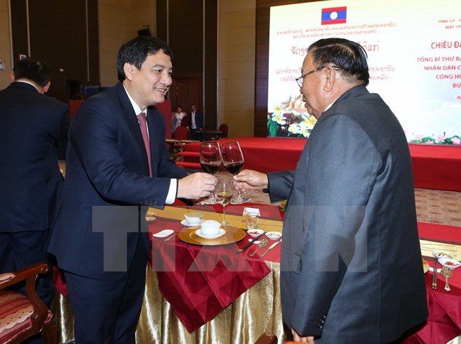 Le président laotien Bounnhang Vorachith se rend à Nghê An ảnh 1 Le président laotien Bounnhang Vorachith se rend à Nghê An ảnh 1