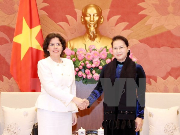 Des dirigeants vietnamiens reçoivent Mme l’ambassadeur cubain ảnh 2 Des dirigeants vietnamiens reçoivent Mme l’ambassadeur cubain ảnh 2