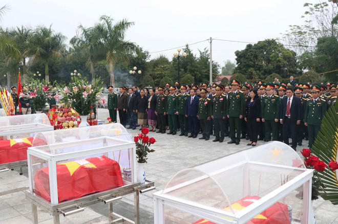 Dien Bien : Inhumation des restes de 15 soldats tombés au Laos ảnh 1 Dien Bien : Inhumation des restes de 15 soldats tombés au Laos ảnh 1