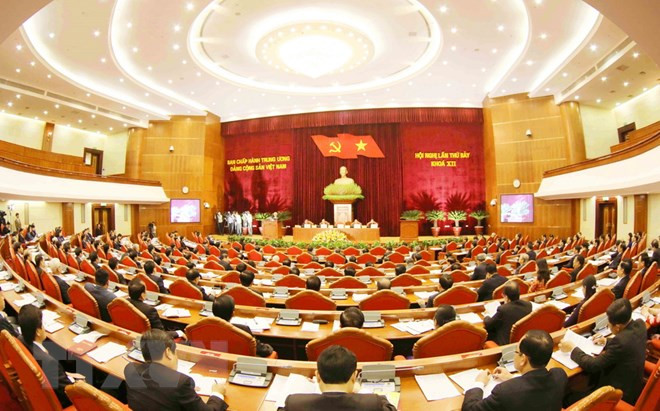 Première journée de travail du 7e Plénum du Comité central du Parti (XIIe exercice) ảnh 1