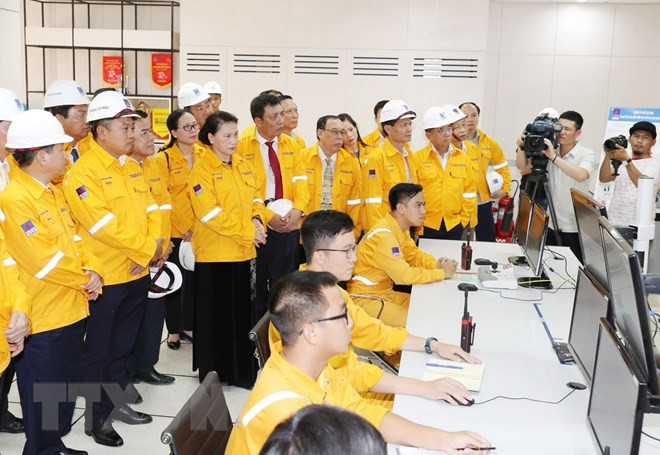 La présidente de l’AN inaugure l’usine de traitement de gaz de Cà Mau ảnh 2 La présidente de l’AN inaugure l’usine de traitement de gaz de Cà Mau ảnh 2