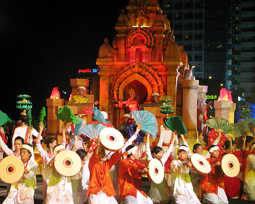 Ouverture de la Fête de la tour Ponagar à Nha Trang ảnh 1 Ouverture de la Fête de la tour Ponagar à Nha Trang ảnh 1