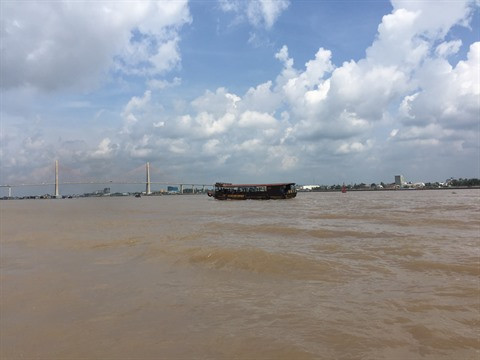 Les circuits fluviaux séduisent les touristes pendant les fêtes ảnh 1