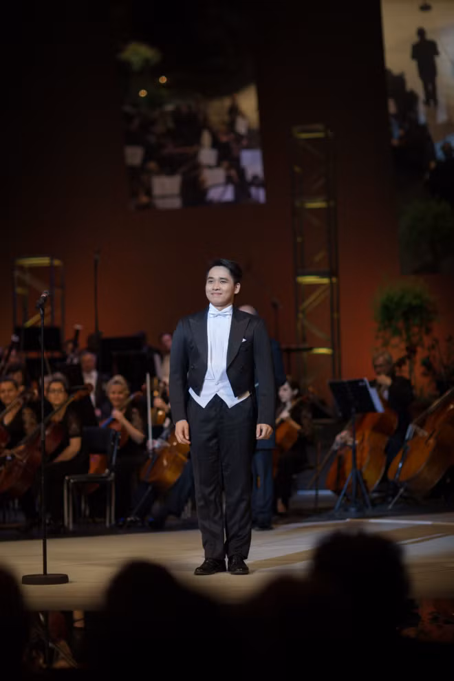 Ninh Duc Hoàng Long remporte un concours international d’opéra József Simándy ảnh 1