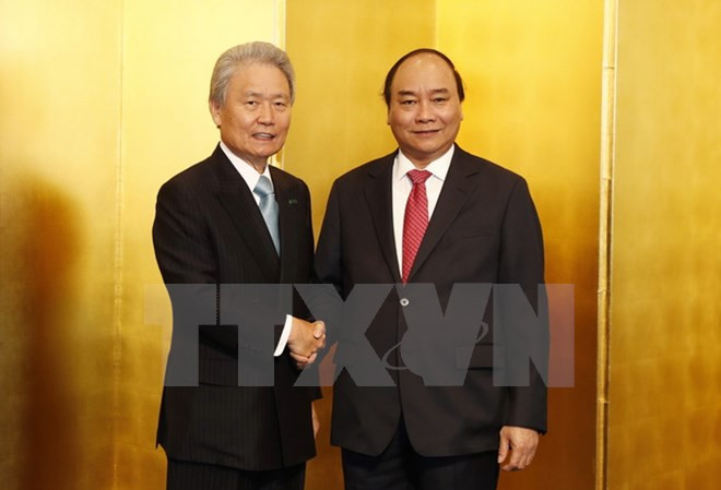 Le PM Nguyên Xuân Phuc travaille avec la Keidanren, part pour Osaka ảnh 1 Le PM Nguyên Xuân Phuc travaille avec la Keidanren, part pour Osaka ảnh 1