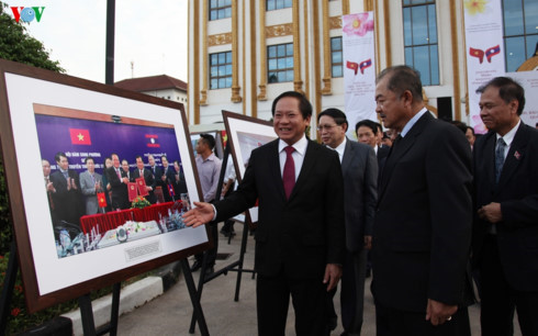 Exposition : les relations Vietnam-Laos vues par la presse ảnh 1