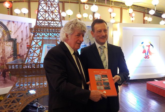 Lancement de la publication "France - Vietnam 2018" ảnh 2