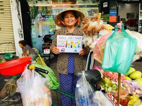 "Faîtes rire le monde" : le défi lancé par le photographe Ba Hân ảnh 1