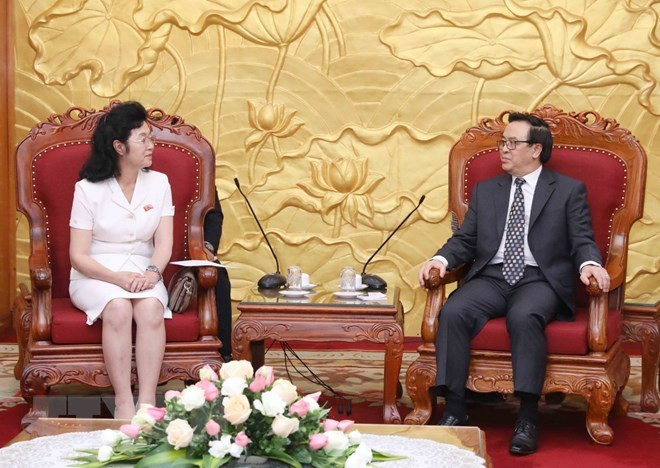 Hoàng Binh Quân reçoit une délégation de l’Union des femmes socialistes de la RPDC ảnh 1 Hoàng Binh Quân reçoit une délégation de l’Union des femmes socialistes de la RPDC ảnh 1