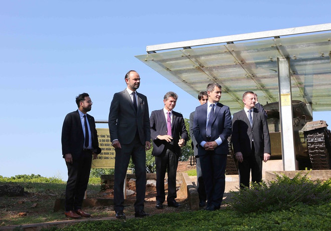 Le Premier ministre français Édouard Philippe à Diên Biên Phu ảnh 1