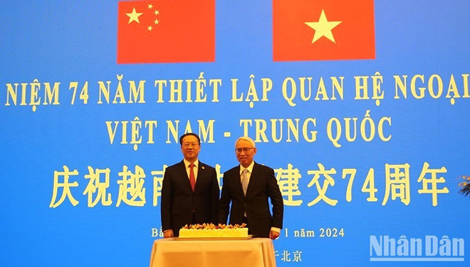 Célébration du 74e anniversaire des relations diplomatiques entre le Vietnam et la Chine ảnh 1 Célébration du 74e anniversaire des relations diplomatiques entre le Vietnam et la Chine ảnh 1