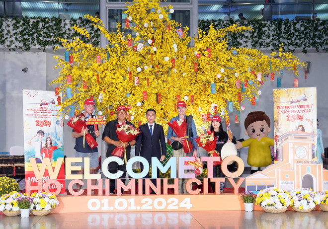 Vietjet célèbre joyeusement la nouvelle année dans les aéroports nationaux et internationaux ảnh 1 Vietjet célèbre joyeusement la nouvelle année dans les aéroports nationaux et internationaux ảnh 1
