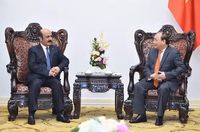 Nguyen Xuan Phuc reçoit l’ambassadeur du Qatar ảnh 1