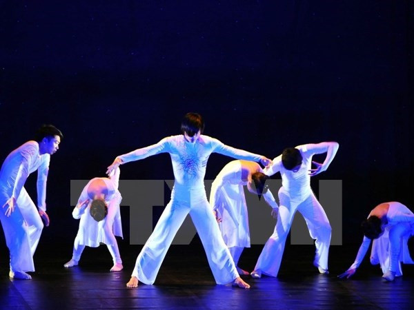 Les artistes américains donnent un cours de danse à des étudiants vietnamiens ảnh 1 Les artistes américains donnent un cours de danse à des étudiants vietnamiens ảnh 1