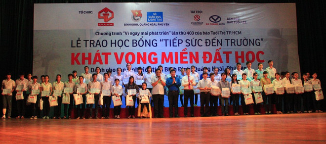 1.500 bourses d’études «Accompagner les élèves à l’école» à de nouveaux étudiants ảnh 1