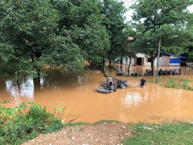 L'armée du Vietnam participe aux efforts de secours au Laos ảnh 1 L'armée du Vietnam participe aux efforts de secours au Laos ảnh 1