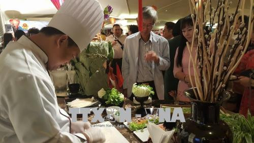 Promotion de la culture et de la gastronomie vietnamiennes en Thaïlande ảnh 1 Promotion de la culture et de la gastronomie vietnamiennes en Thaïlande ảnh 1
