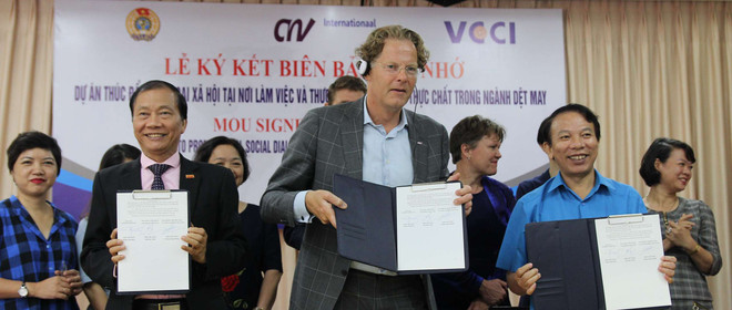 Vietnam – Pays-Bas : promotion du dialogue social dans le secteur du textile ảnh 1 Vietnam – Pays-Bas : promotion du dialogue social dans le secteur du textile ảnh 1