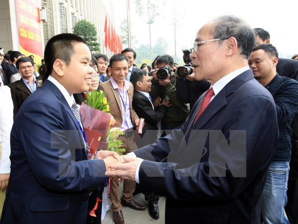Nguyen Sinh Hung rencontre les jeunes talents du pays ảnh 1 Nguyen Sinh Hung rencontre les jeunes talents du pays ảnh 1