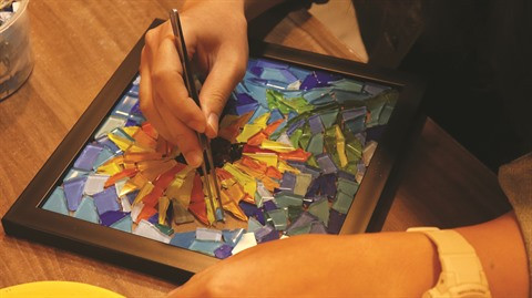 Création de mosaïques, loisir en vogue des jeunes saïgonnais ảnh 2 Création de mosaïques, loisir en vogue des jeunes saïgonnais ảnh 2