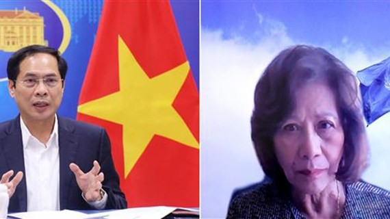 Le ministre vietnamien des AE reçoit l'envoyée spéciale du secrétaire général de l'ONU pour le Myanmar ảnh 1 Le ministre vietnamien des AE reçoit l'envoyée spéciale du secrétaire général de l'ONU pour le Myanmar ảnh 1