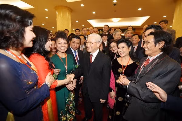 Le secrétaire général du PCV reçoit des Viet kieu ảnh 1