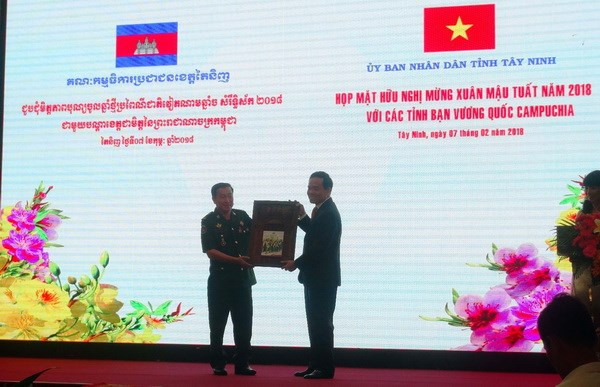 Tay Ninh resserre l’amitié avec des localités cambodgiennes ảnh 1 Tay Ninh resserre l’amitié avec des localités cambodgiennes ảnh 1