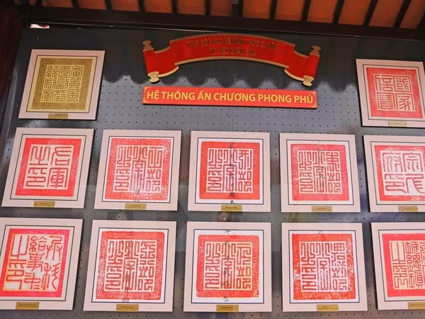 Exposition de documents royaux à Lam Dong ảnh 1